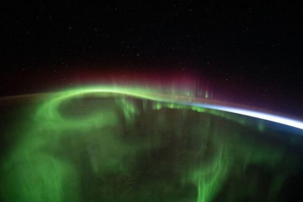 درخشش حیرت انگیز شفق قطبی از منظر ایستگاه فضایی بین المللی