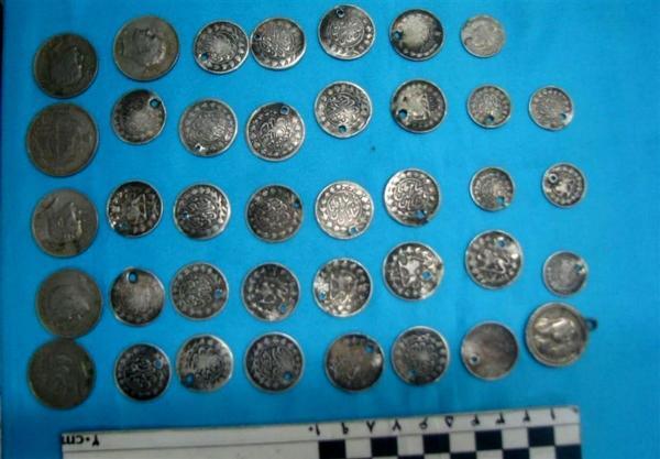 56 سکه تاریخی در فرودگاه بین المللی بندرعباس کشف شد
